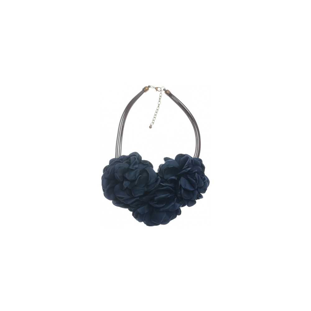 THREE FABRIC FLOWERS SHORT NECKLACE