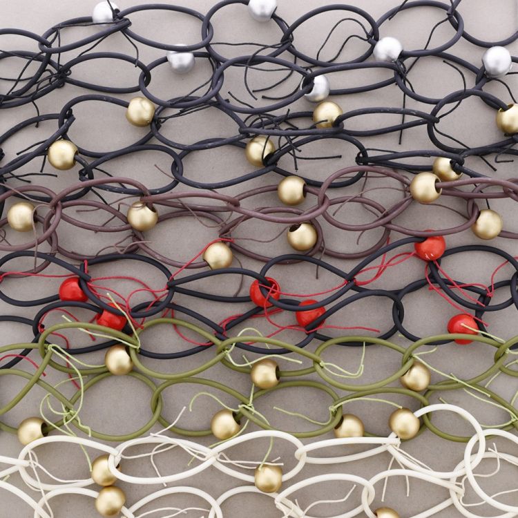 COLLAR LARGO ESLABONES GOMA BOLA RESINA 2