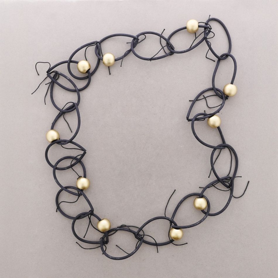 COLLAR LARGO ESLABONES GOMA BOLA RESINA