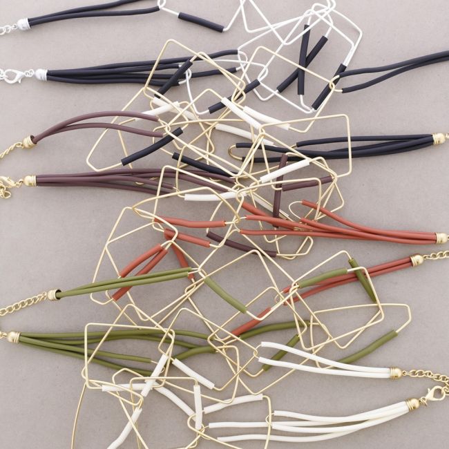SQUARE LINK NECKLACE WITH METAL AND RUBBER