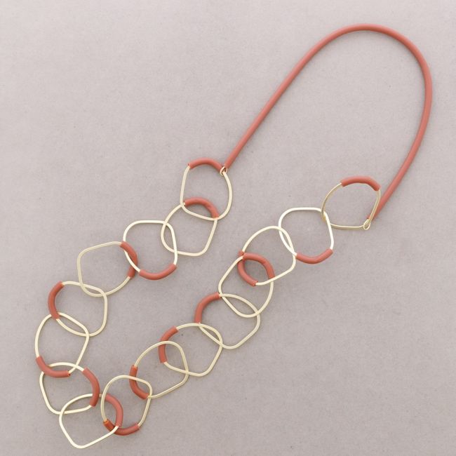 COLLAR LARGO ESLABONES METAL GOMA