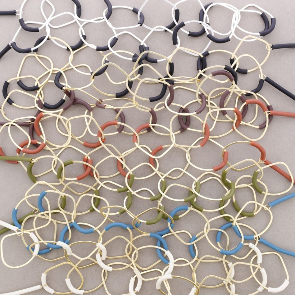 COLLAR LARGO ESLABONES METAL GOMA