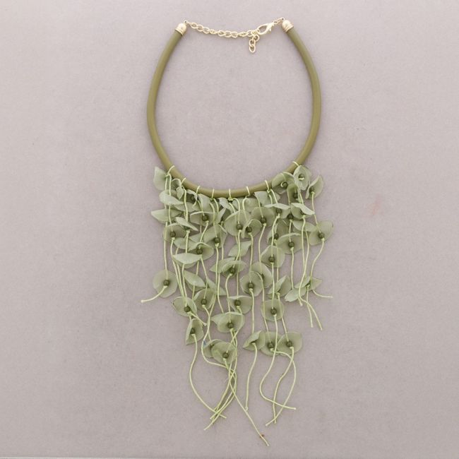 RUBBER FRINGE CHOKER WITH FLOWERS AND FABRIC