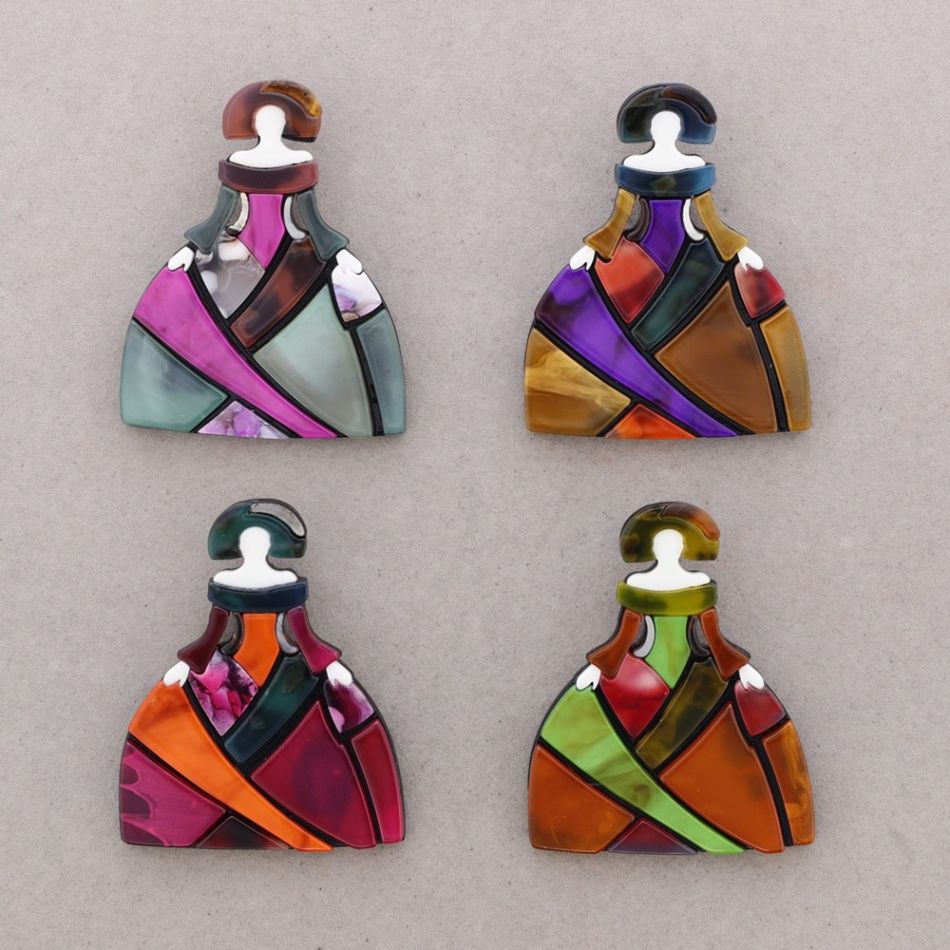 BROCHE MENINA RESINA