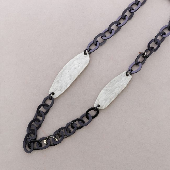 COLLAR LARGO ESLABONES FORMAS GEOMÉTRICAS RESINA