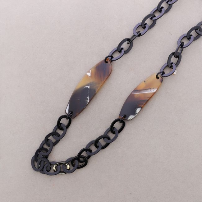 COLLAR LARGO ESLABONES FORMAS GEOMÉTRICAS RESINA