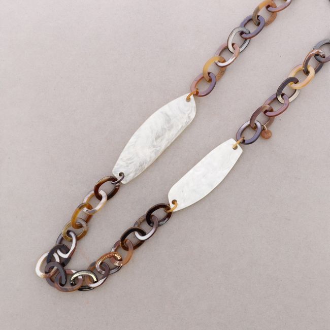 LONG NECKLACE WITH GEOMETRICAL RESIN LINKS