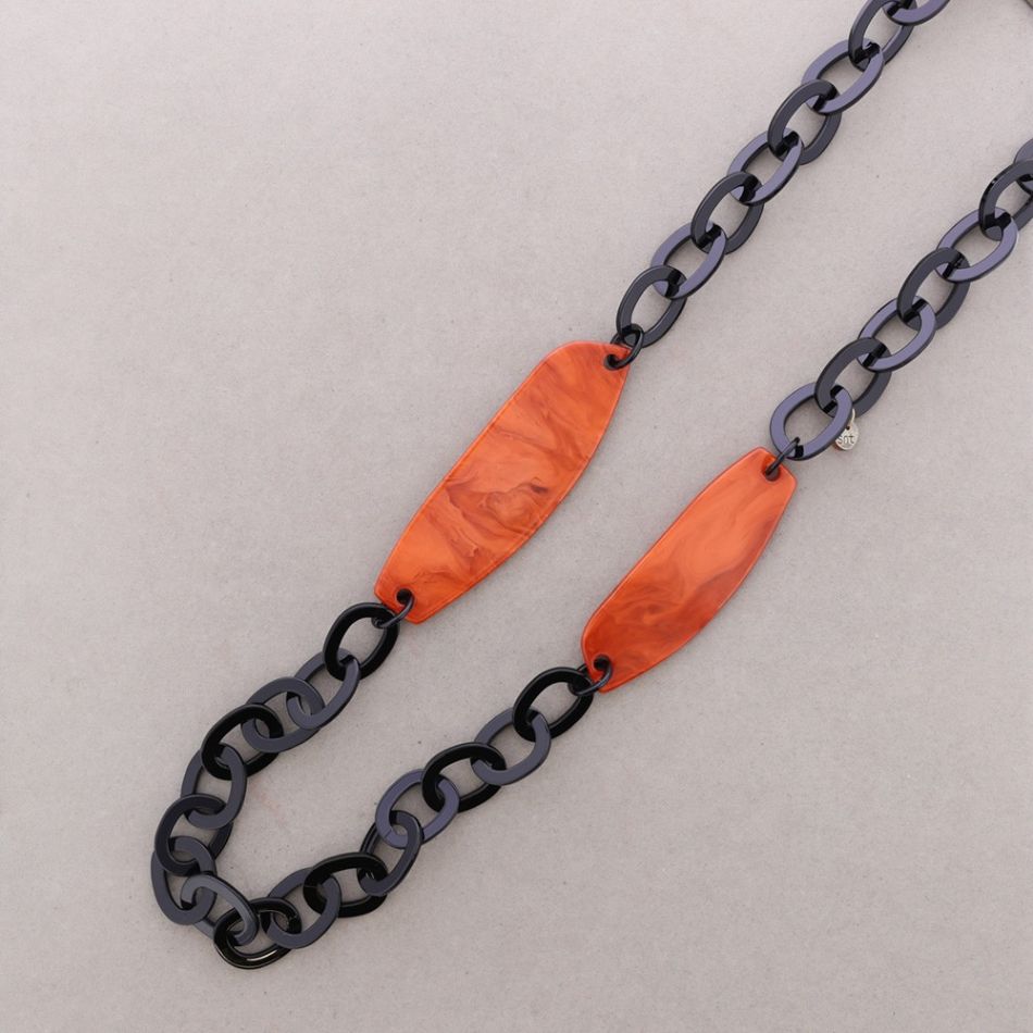 COLLAR LARGO ESLABONES FORMAS GEOMÉTRICAS RESINA