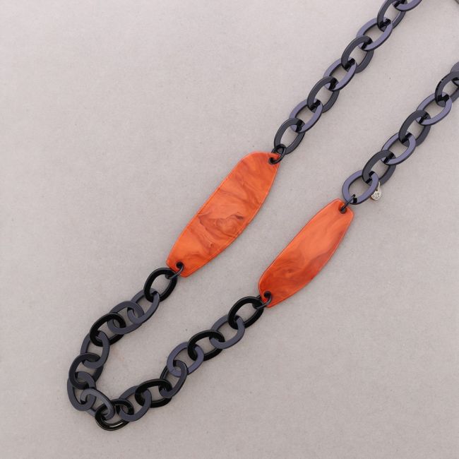 COLLAR LARGO ESLABONES FORMAS GEOMÉTRICAS RESINA