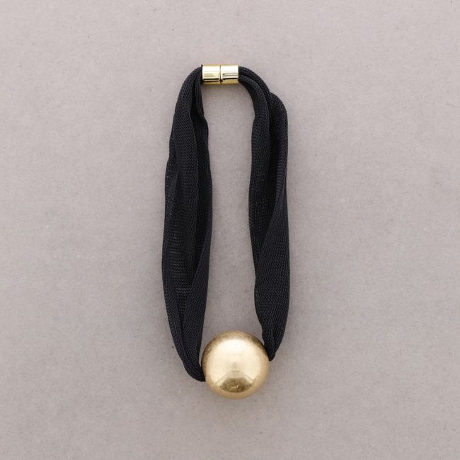 MAGNETIC CHOKER WITH METAL BALL PENDANT