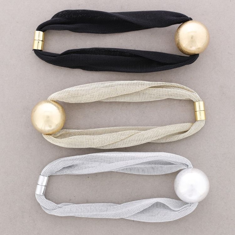 MAGNETIC CHOKER WITH METAL BALL PENDANT 2
