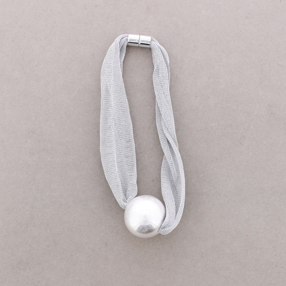 MAGNETIC CHOKER WITH METAL BALL PENDANT