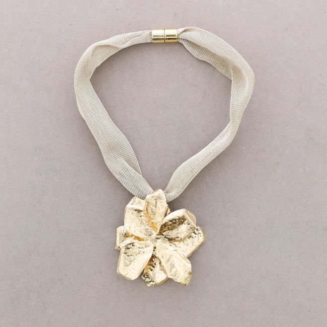 GARGANTILLA IMÁN MALLA COLGANTE FLOR METAL