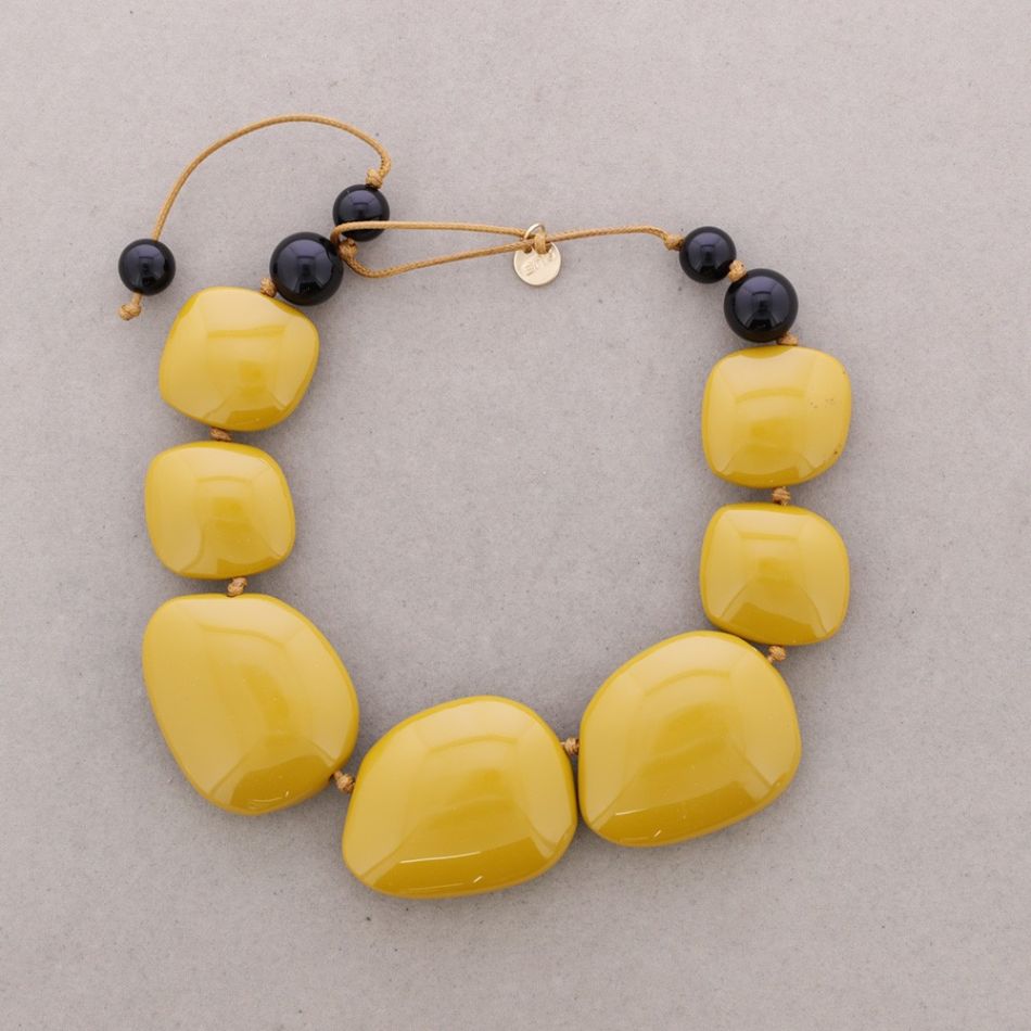 IRREGULAR RESIN BEAD CHOKER