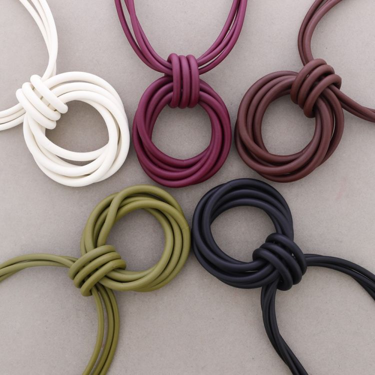 MAGNET CHOKER PENDANT WITH RUBBER RINGS 2