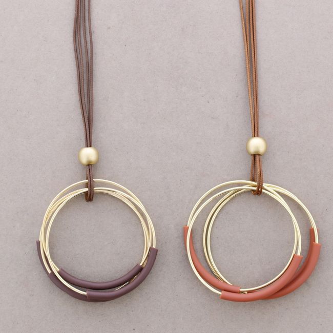 COLLAR LARGO COLGANTE ANILLAS CAUCHO