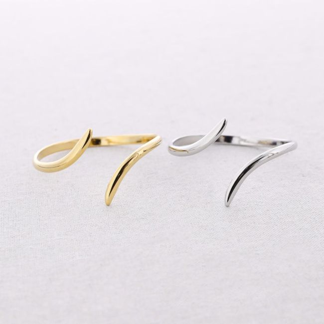 STEEL BRACELET WITH SELF-CLOSURE SHAPE