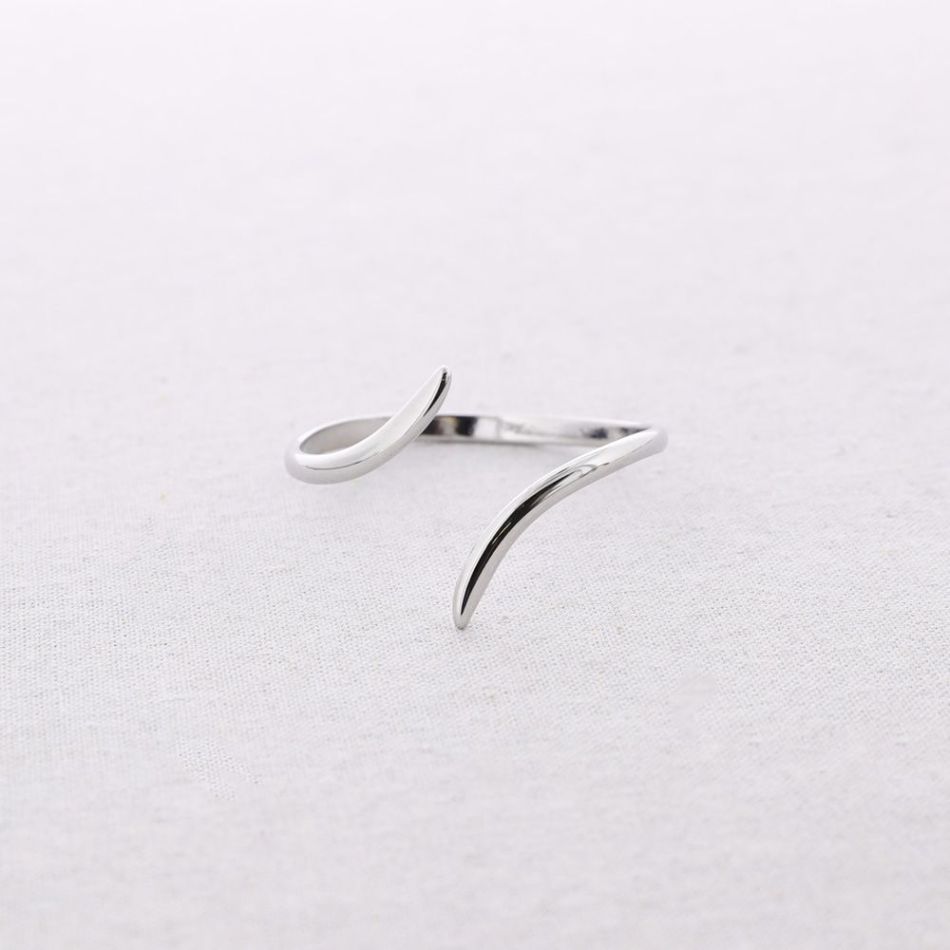 STEEL BRACELET WITH SELF-CLOSURE SHAPE