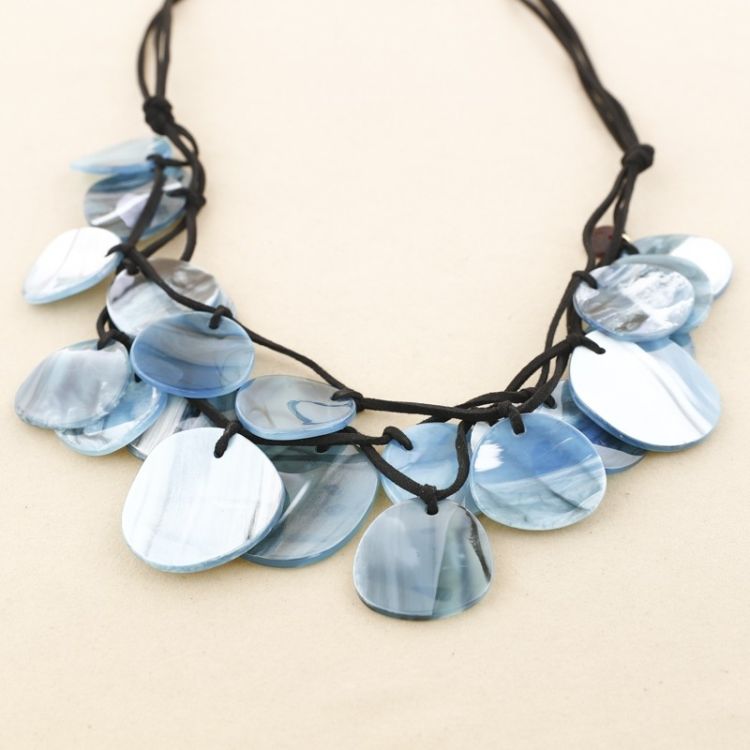 TRIPLE RESIN BEADS SHORT NECKLACE