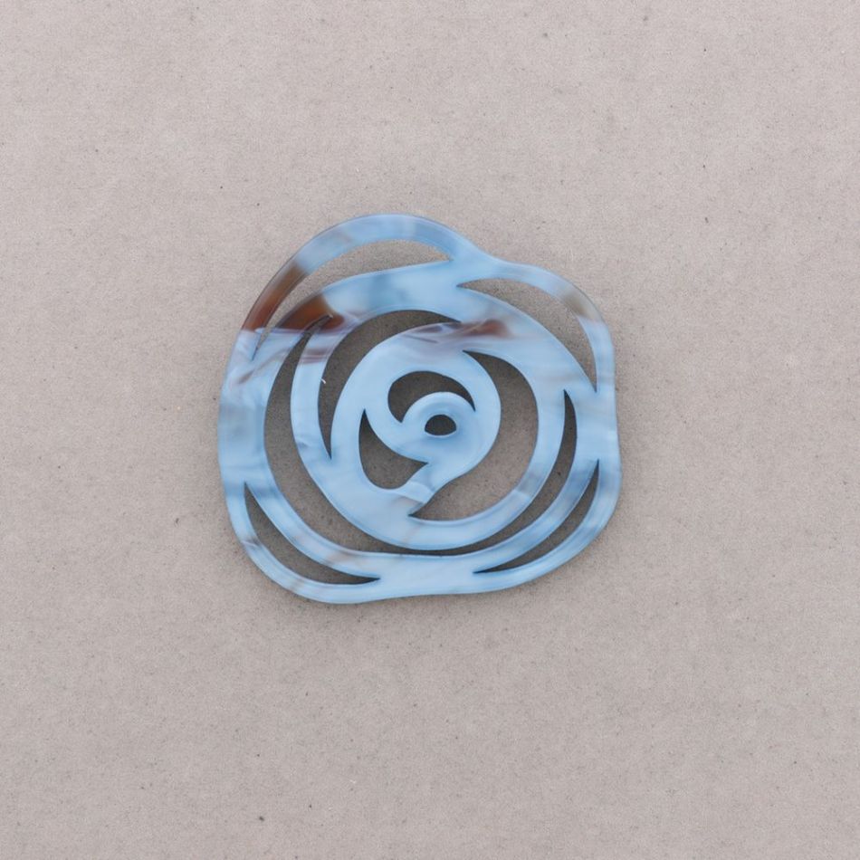 OPENWORK RESIN FLOWER BROOCH