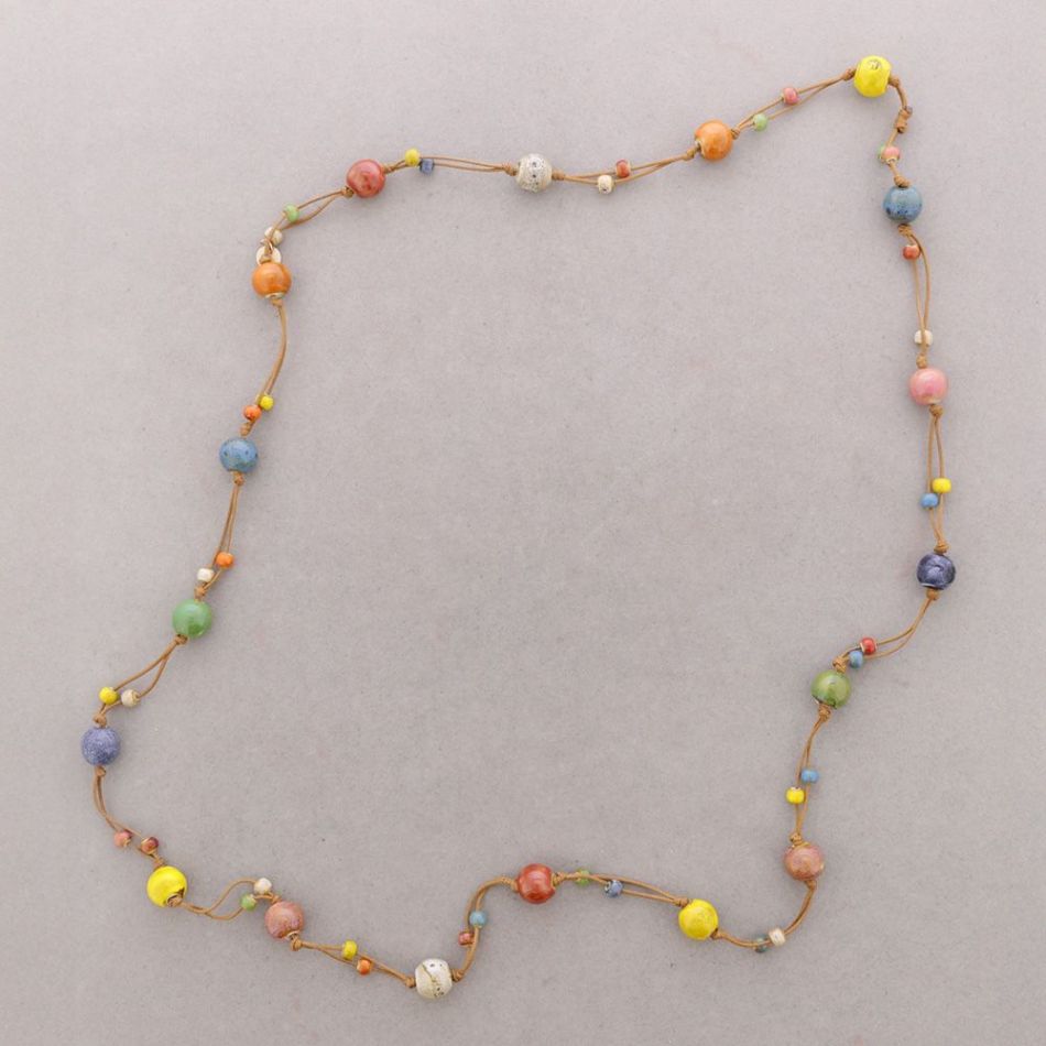 LONG NECKLACE WITH CERAMIC BEADS