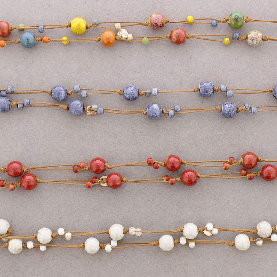 LONG NECKLACE WITH CERAMIC BEADS