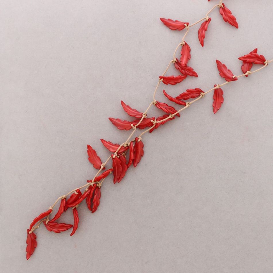 OPEN RESIN LEAVES NECKLACE