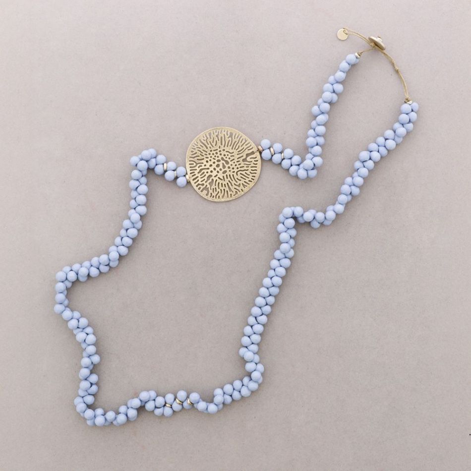 COLLAR LARGO CUENTAS RESINA MEDALLA FILIGRANA METAL