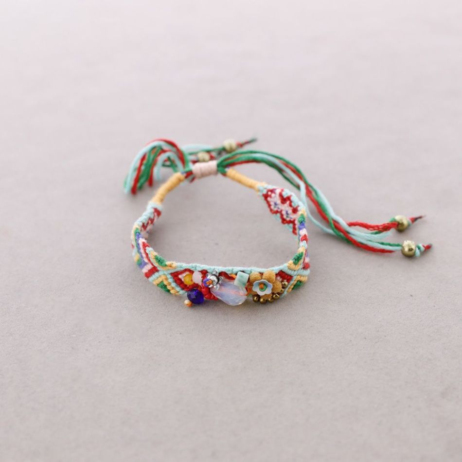 ETHNIC BEAD BRACELET