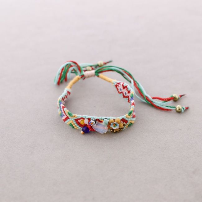 ETHNIC BEAD BRACELET