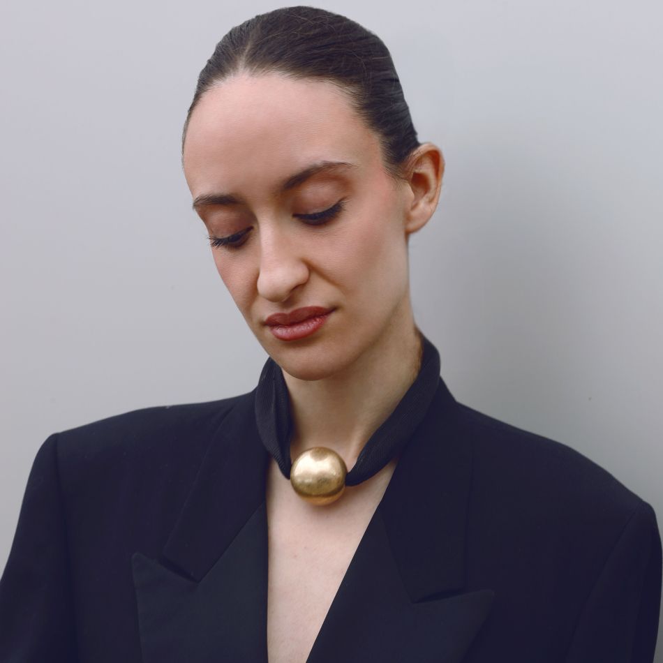 MAGNETIC CHOKER WITH METAL BALL PENDANT