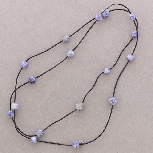 COLLAR LARGO CUERO PIEDRAS