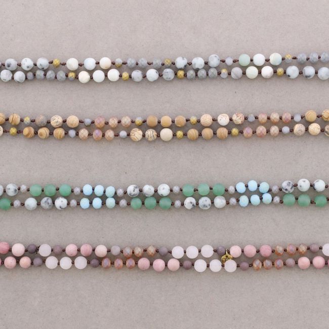 LONG NECKLACE WITH FACETED STONES
