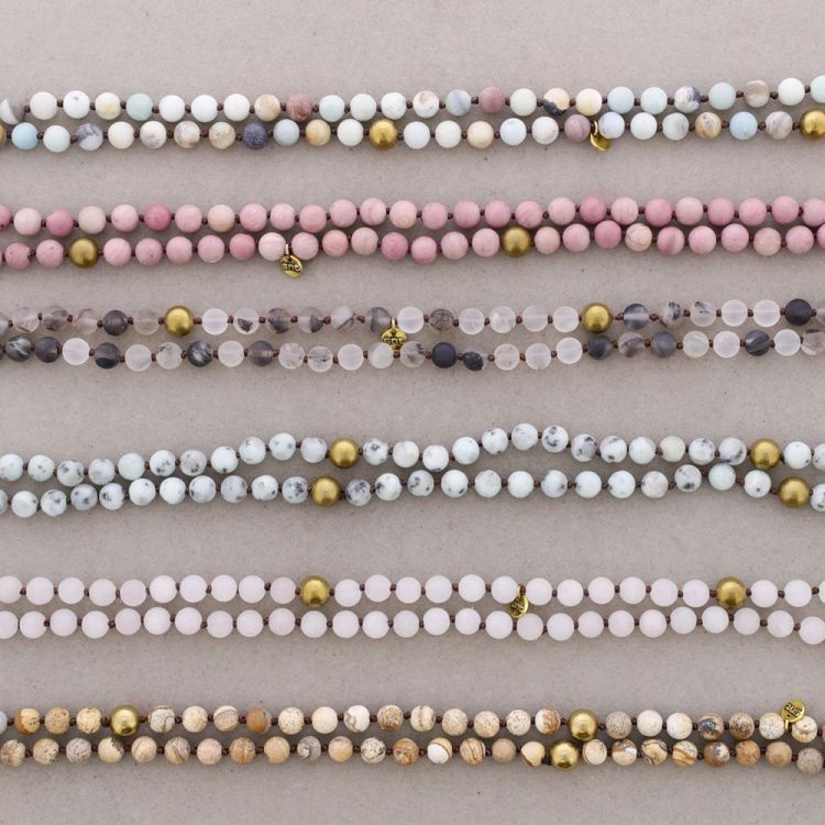 LONG NECKLACE WITH FACETED STONES 2