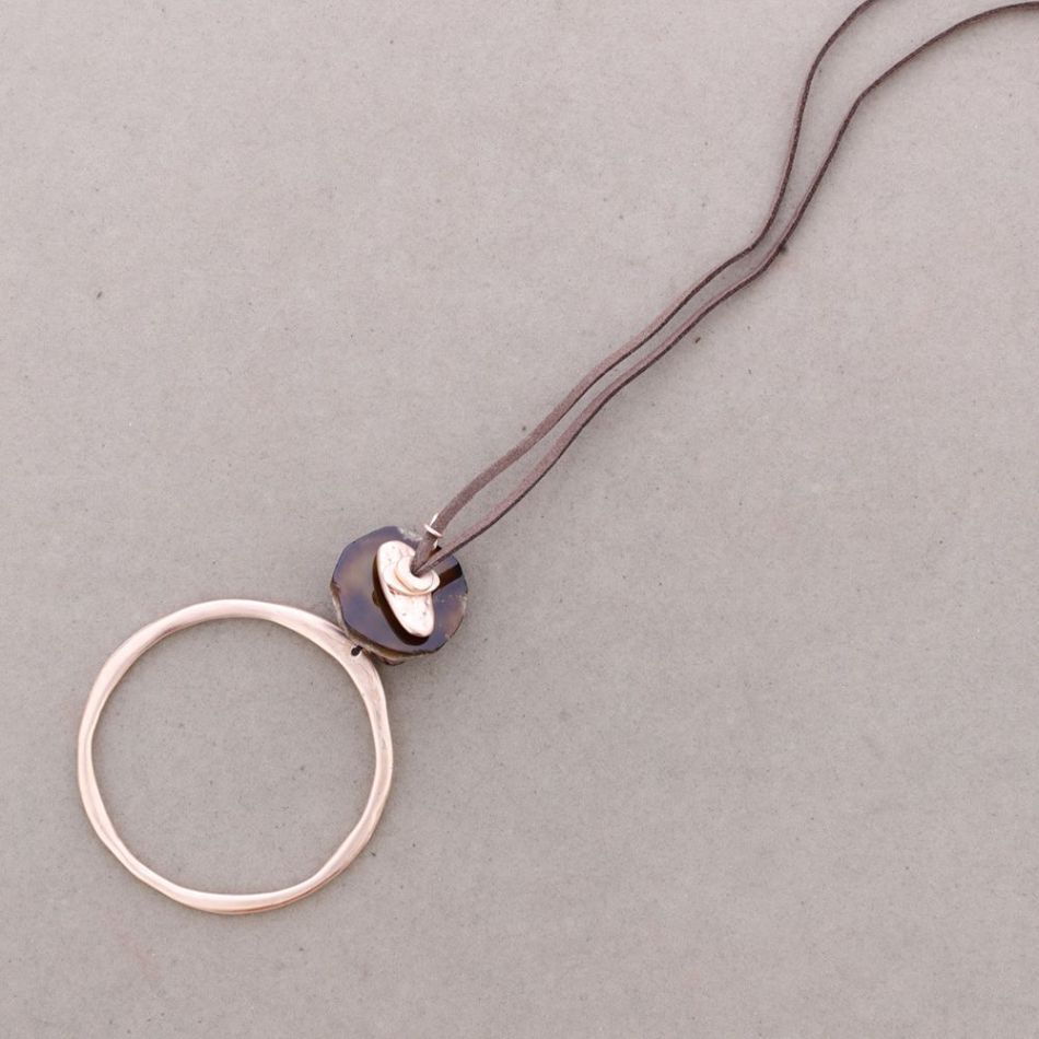 LONG NECKLACE WITH METAL STONE RING PENDANT