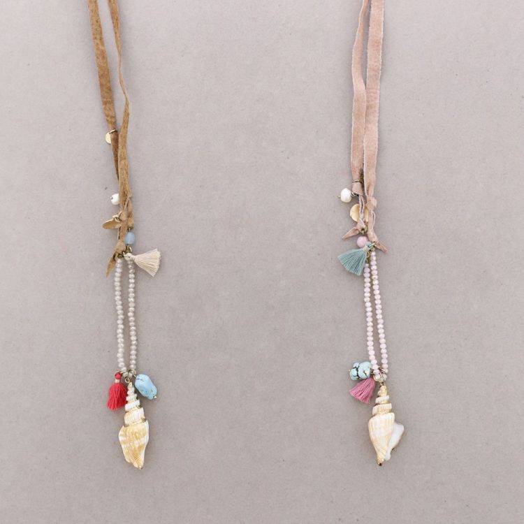COLLAR LARGO PIEL CRISTALES CARACOLA 2