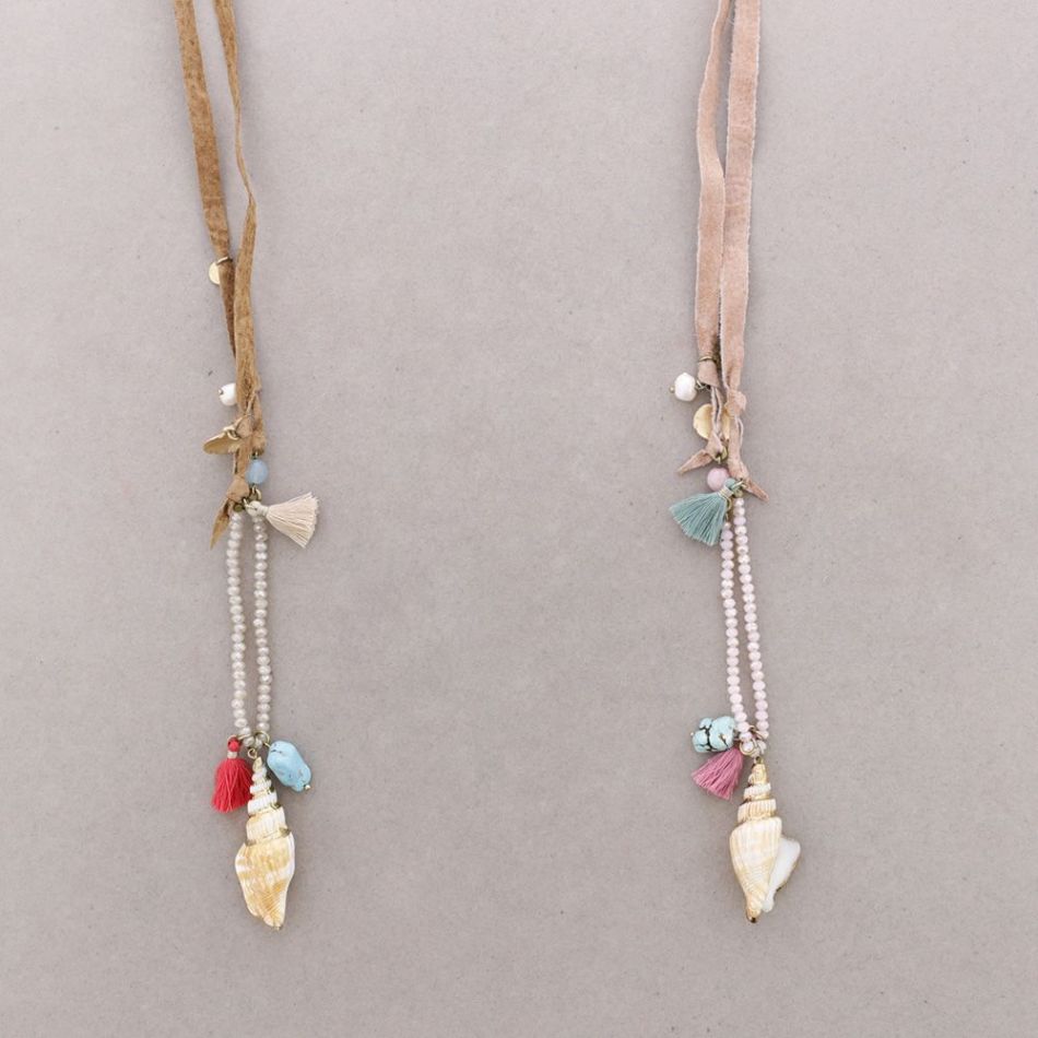 COLLAR LARGO PIEL CRISTALES CARACOLA