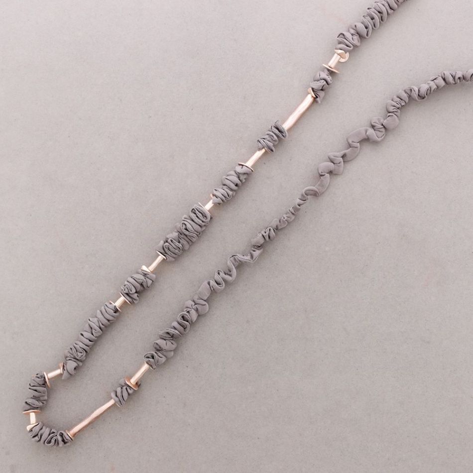 COLLAR LARGO RUGOSO CUENTAS METAL