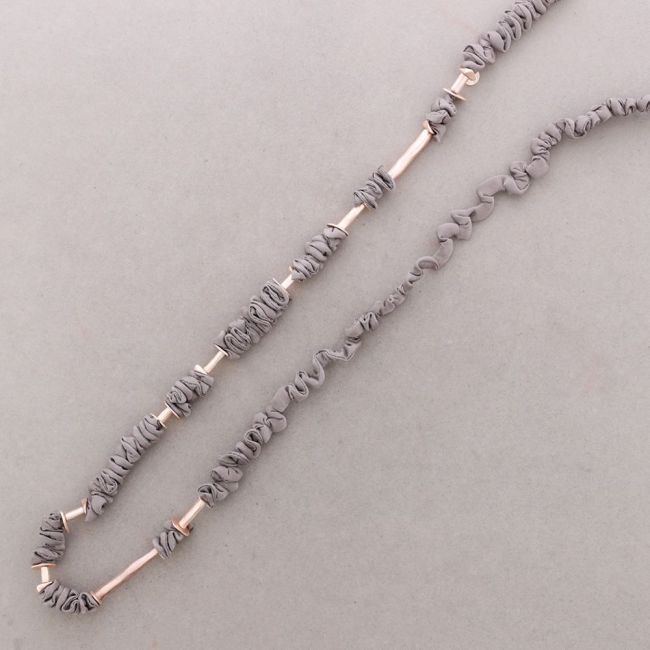 COLLAR LARGO RUGOSO CUENTAS METAL