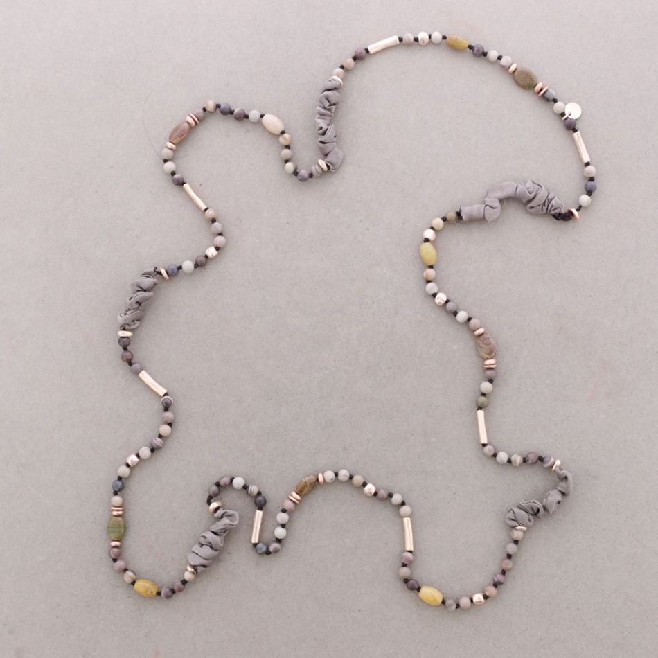 LONG NECKLACE METAL STONE BEADS