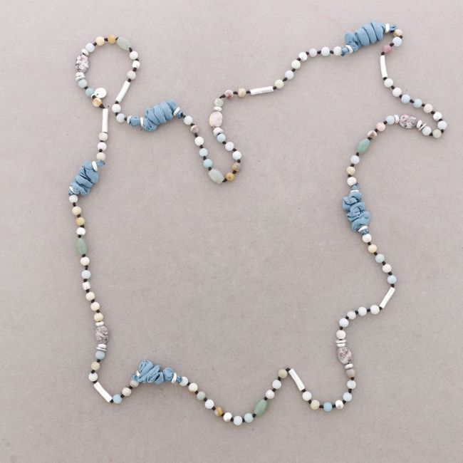 LONG NECKLACE METAL STONE BEADS