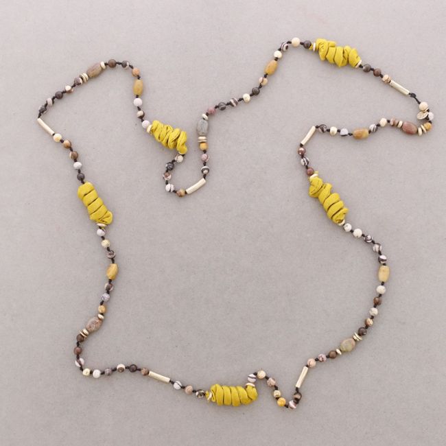 LONG NECKLACE METAL STONE BEADS