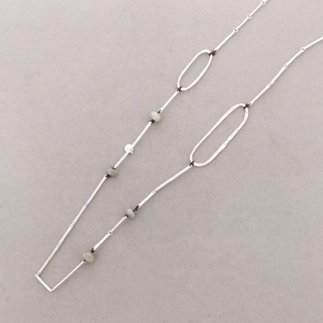 COLLAR LARGO TUBOS METAL PIEDRAS