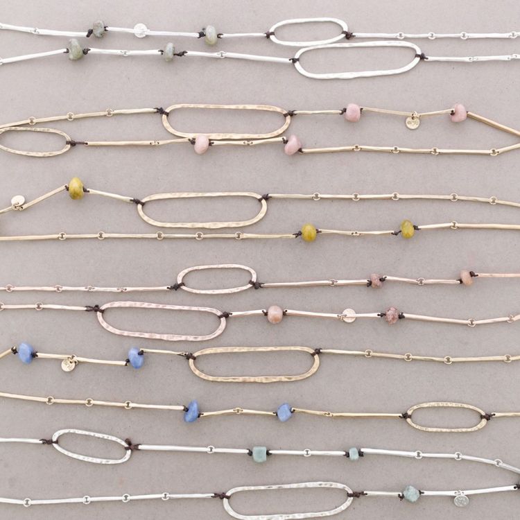 COLLAR LARGO TUBOS METAL PIEDRAS 2