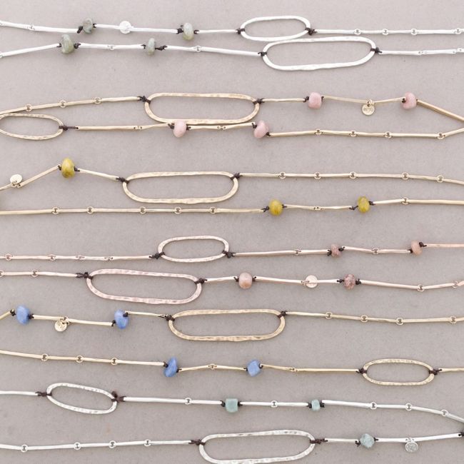 COLLAR LARGO TUBOS METAL PIEDRAS