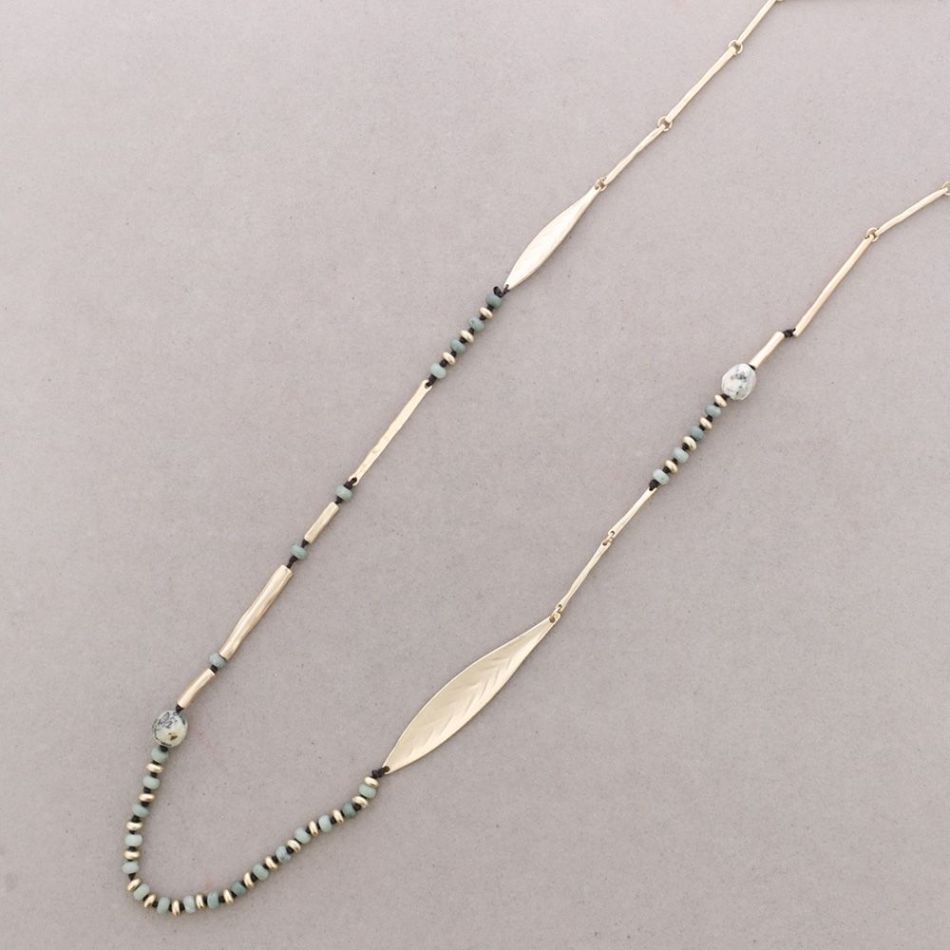 COLLAR LARGO HOJAS METAL PIEDRAS
