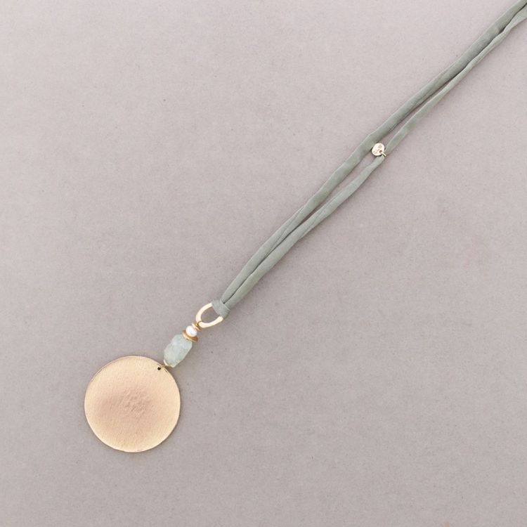 COLLAR LARGO COLGANTE MEDALLÓN METAL