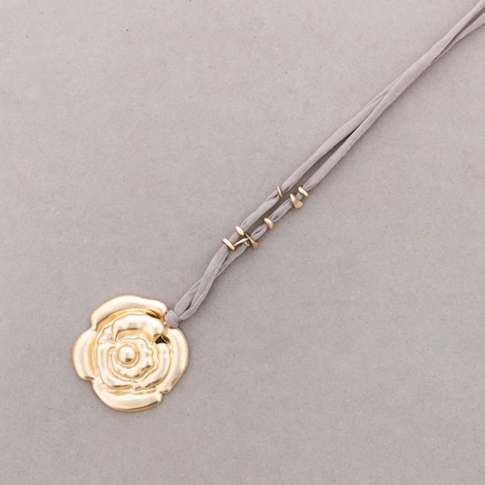 METAL FLOWER PENDANT LONG NECKLACE