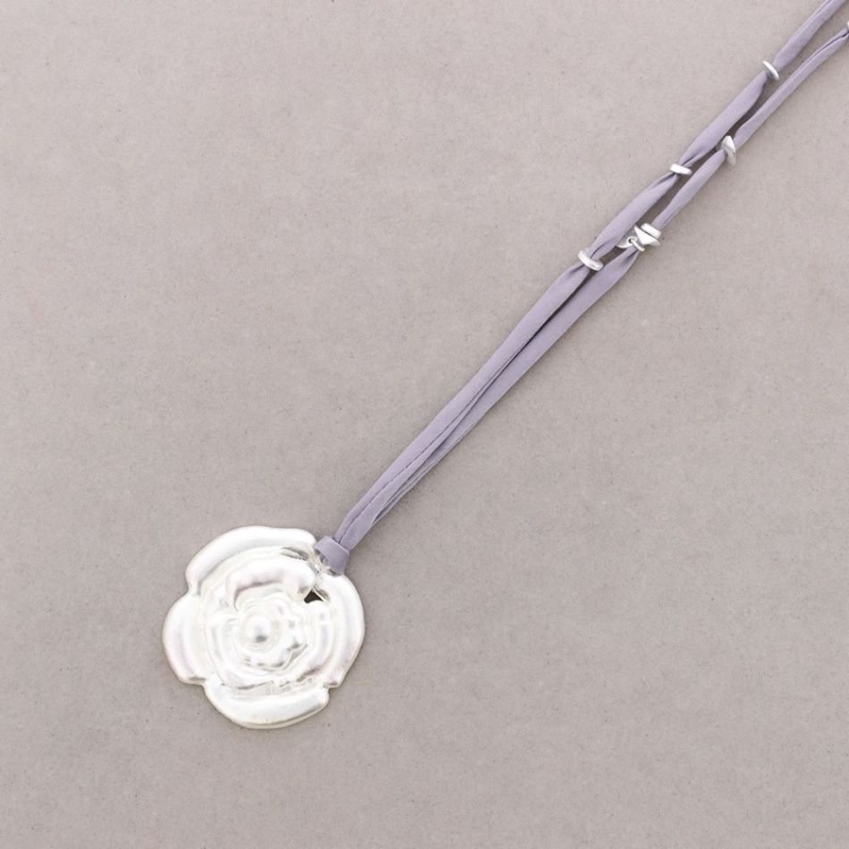 COLLAR LARGO COLGANTE FLOR METAL