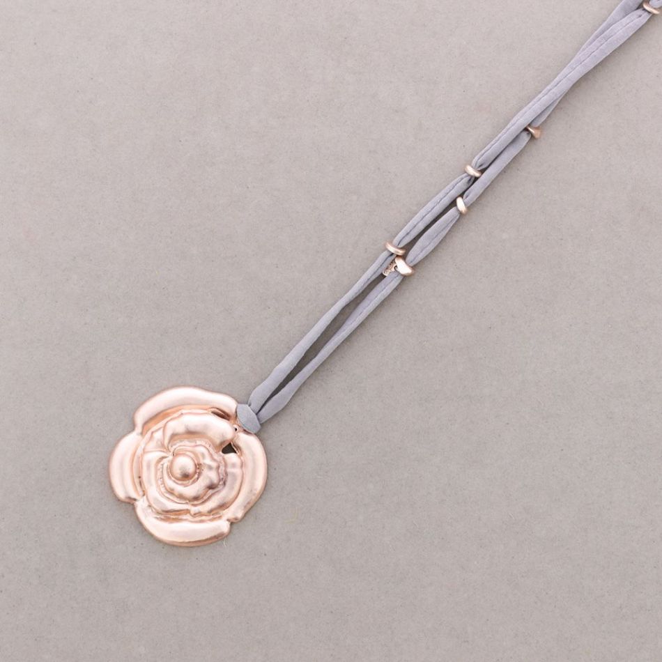 METAL FLOWER PENDANT LONG NECKLACE